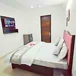 Sunny Retreat Near Karkarduma Court
