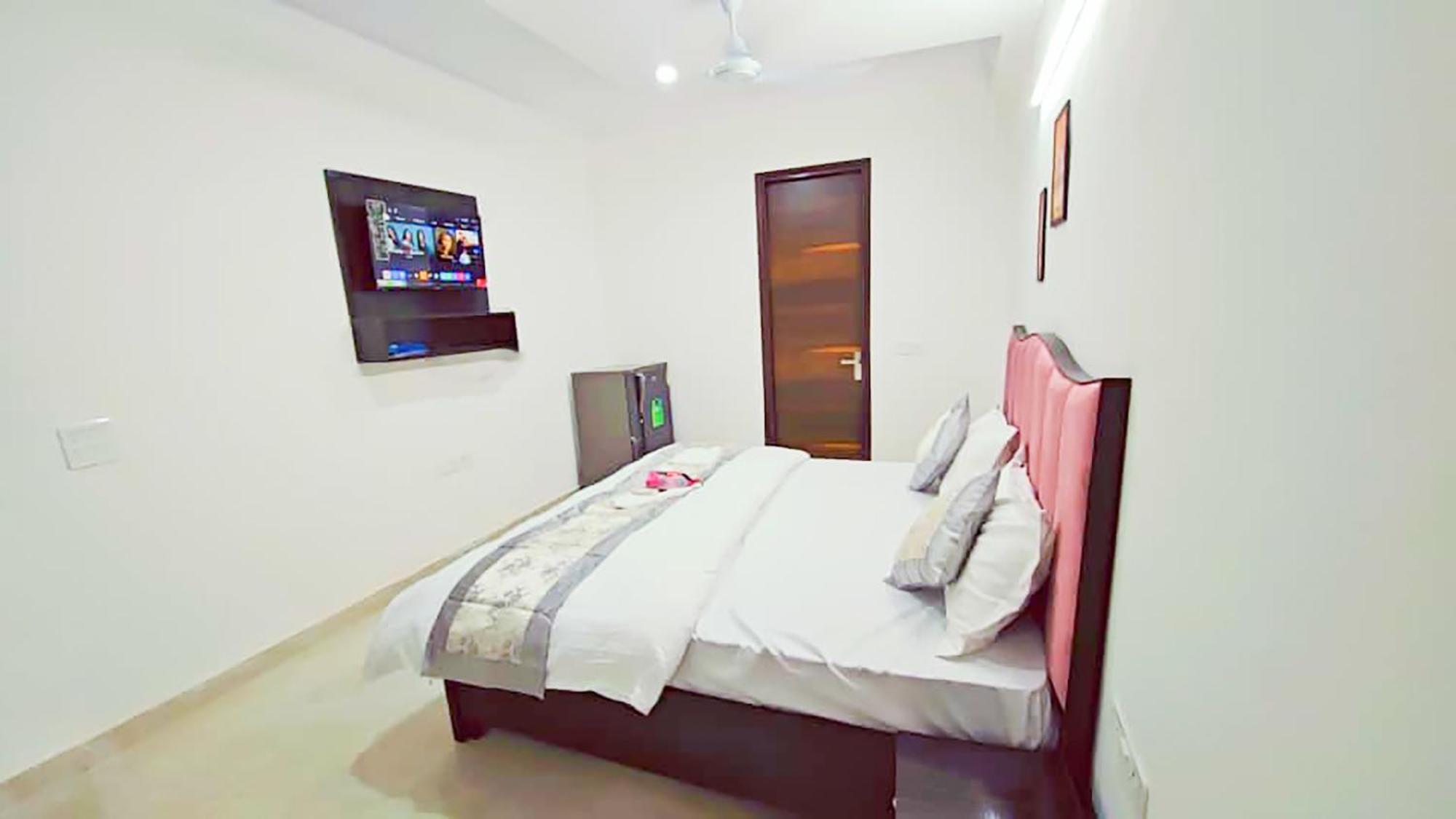 Sunny Retreat Near Karkarduma Court