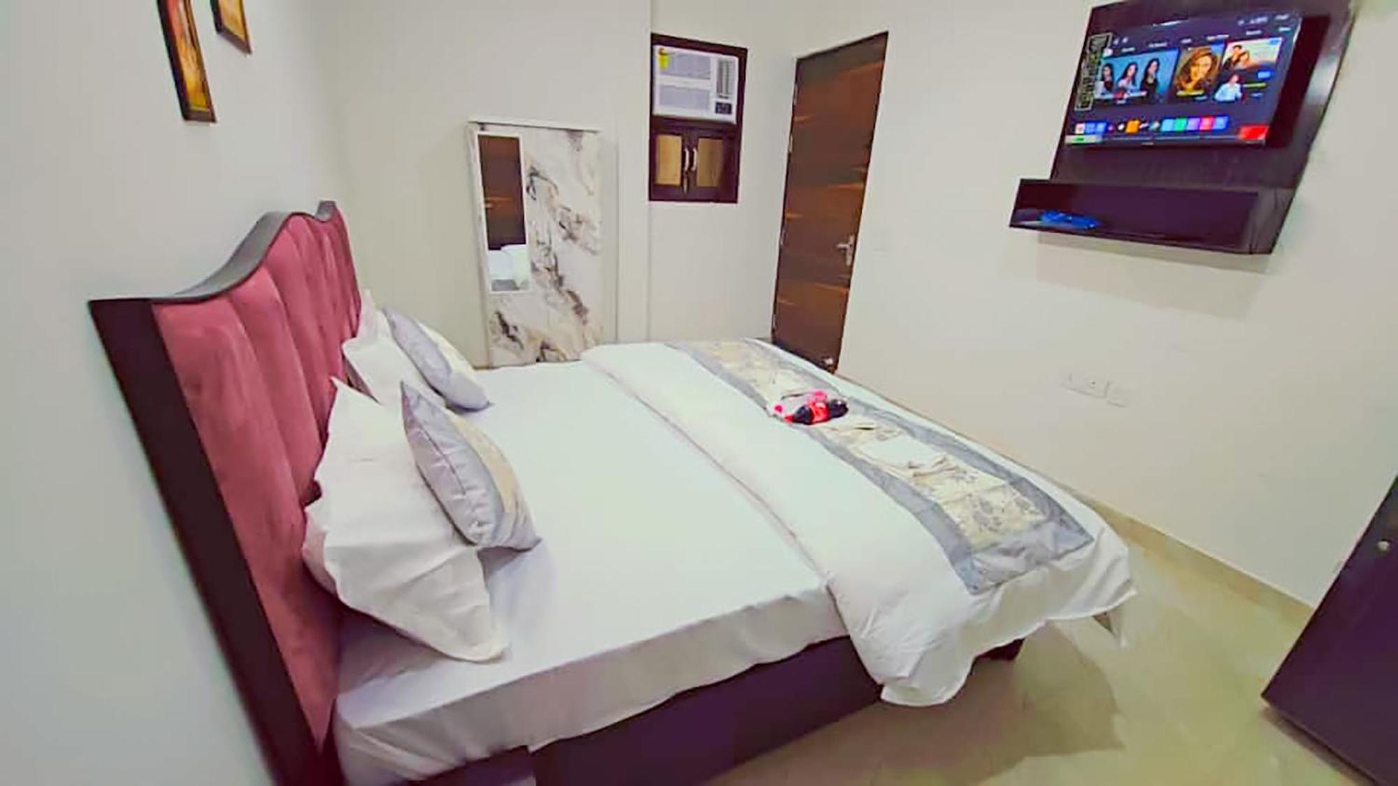 Sunny Retreat Near Karkarduma Court Hotel