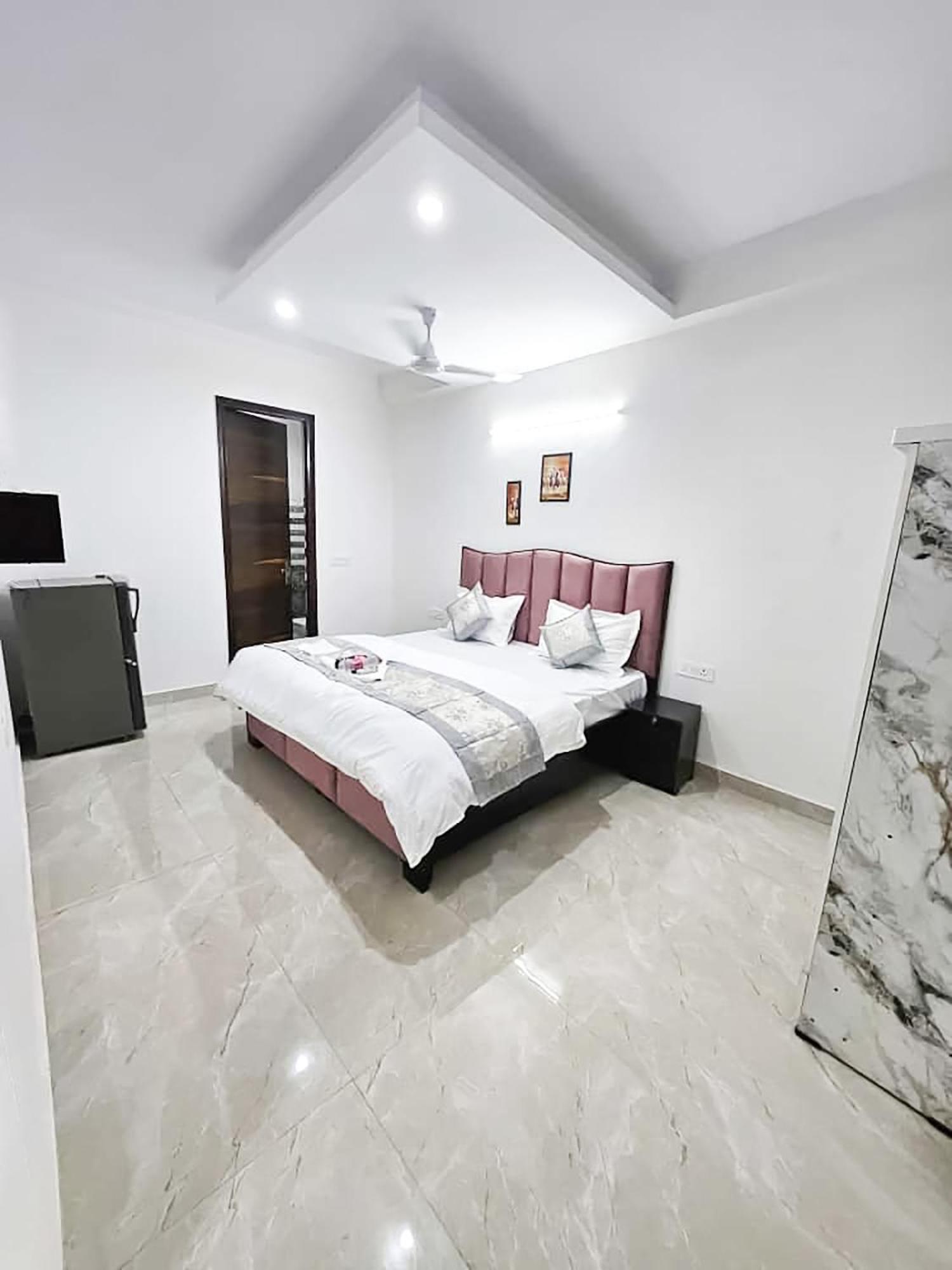 Sunny Retreat Near Karkarduma Court