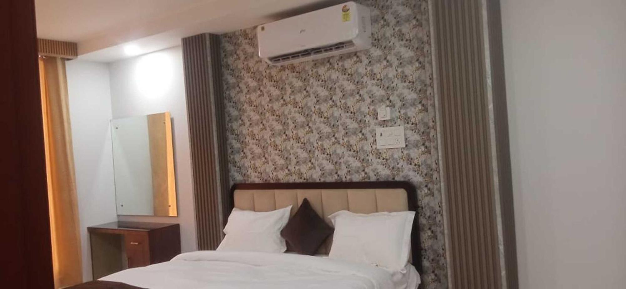 Sunny Retreat Near Karkarduma Court New Delhi