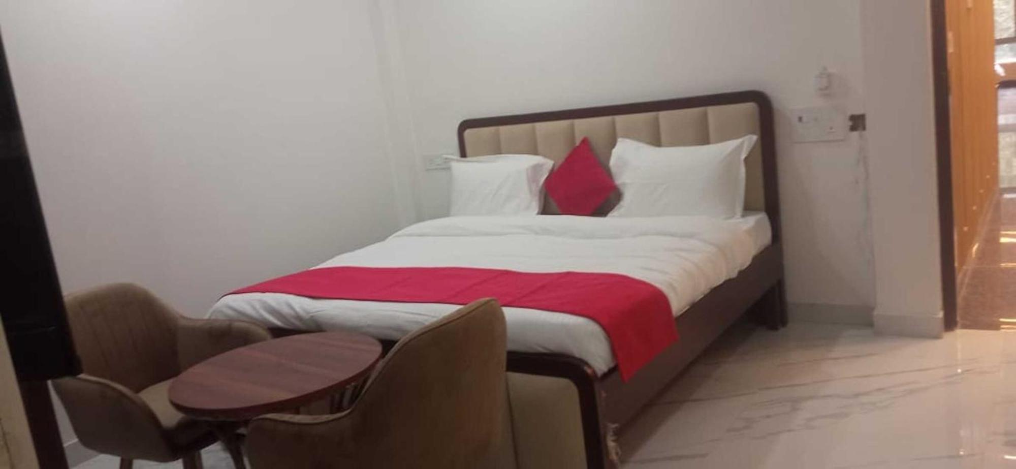 Sunny Retreat Near Karkarduma Court Hotel 3*