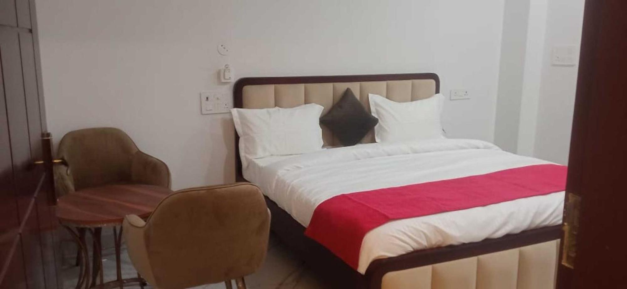 Hotel Sunny Retreat Near Karkarduma Court New Delhi