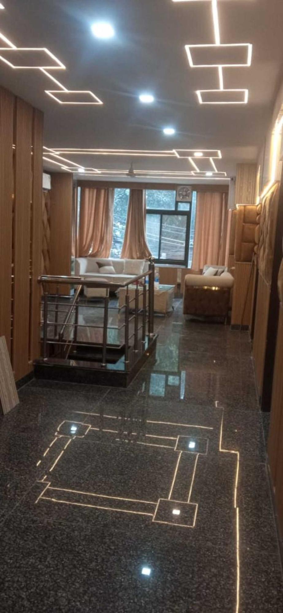 Sunny Retreat Near Karkarduma Court New Delhi