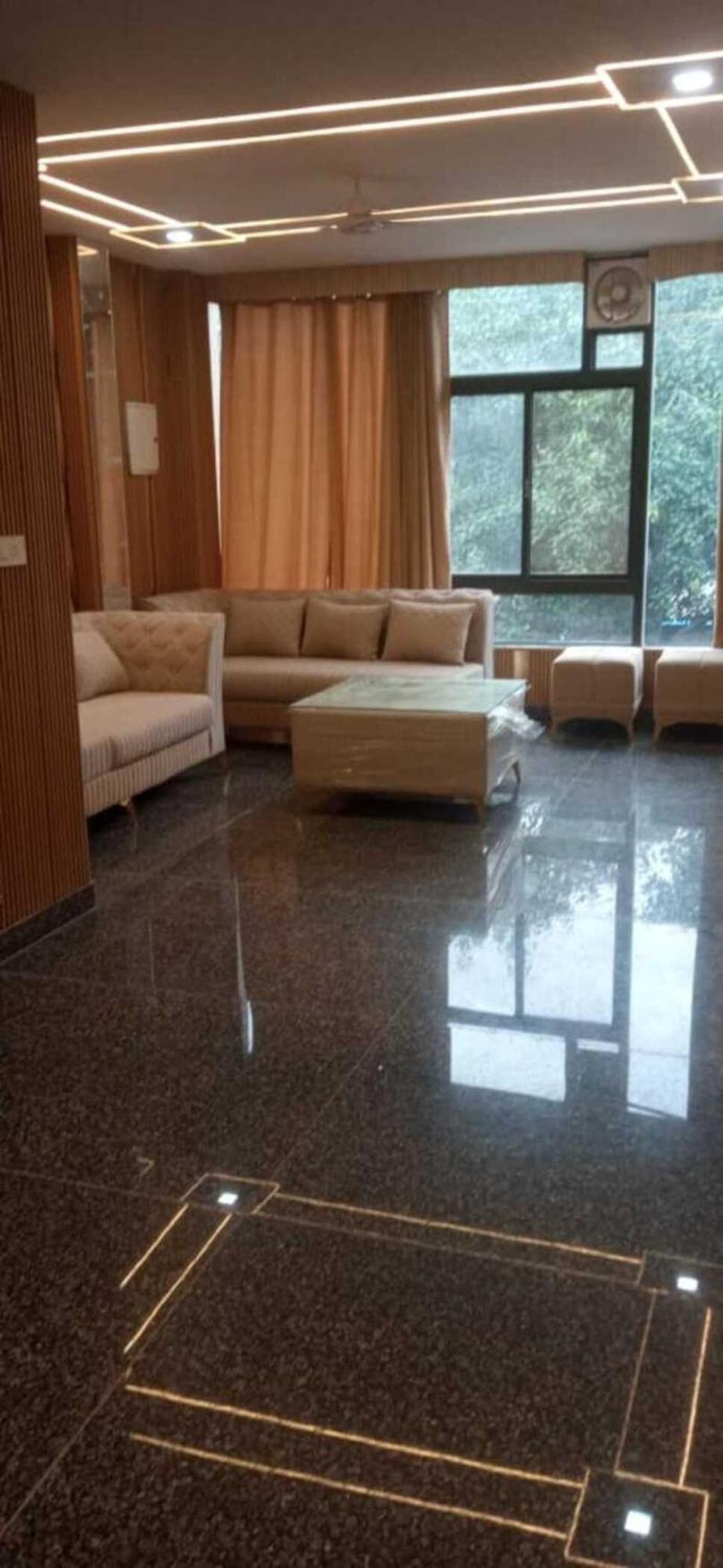 Sunny Retreat Near Karkarduma Court Hotel New Delhi